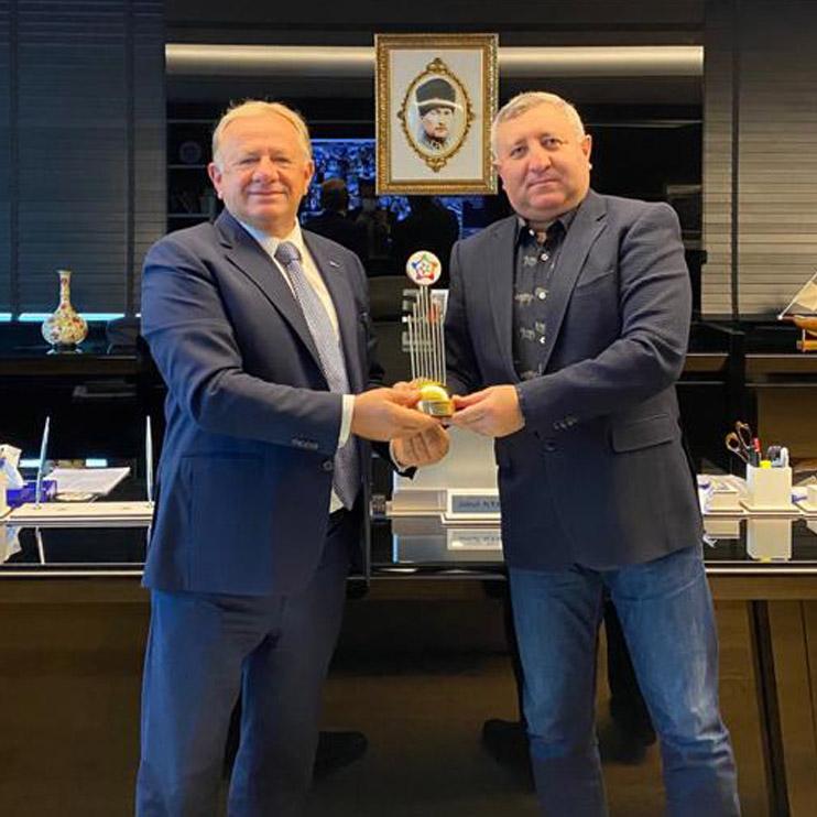 Engilen, bitki özleriyle karaciğeri koruyor.